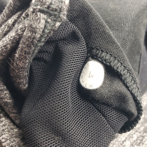 Lululemon Tank Womens 4 Gray Black Top Shelf Bra Racerback Gym - Picture 4 of 5